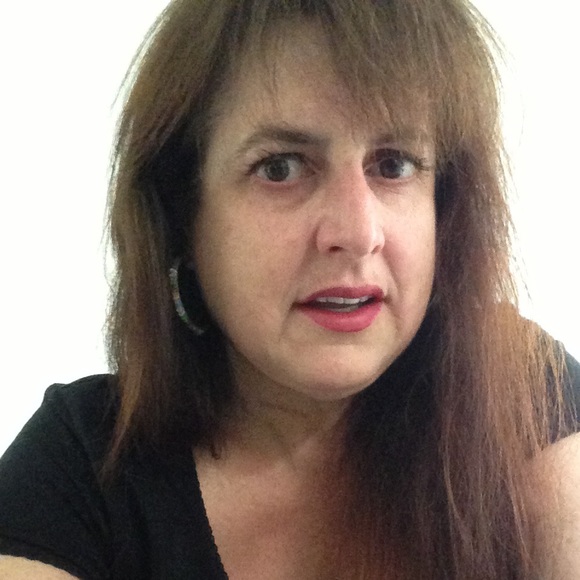 Meet your Posher, Debby - Picture 4 of 6